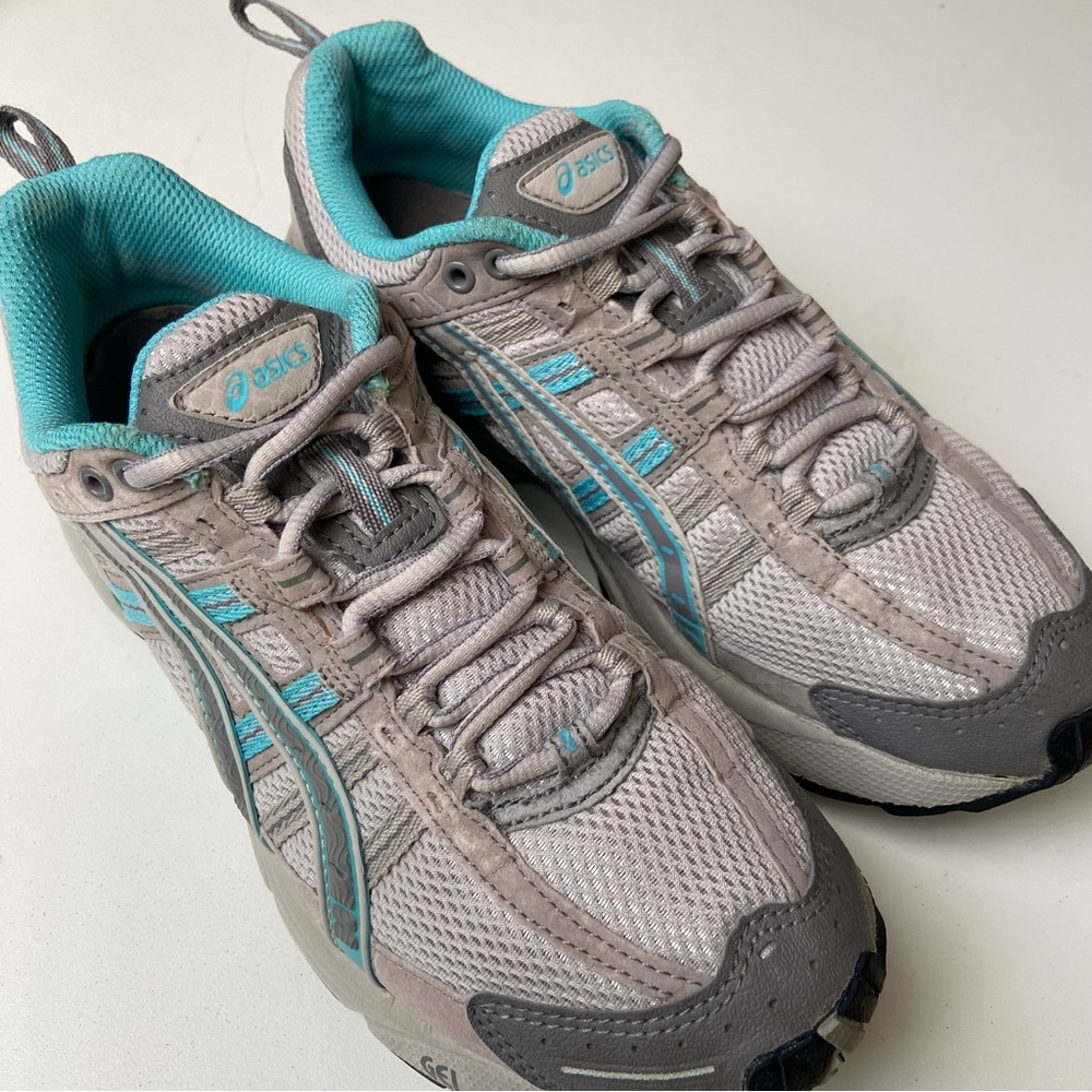 ASICS Gel-Kahana 2 Light Gray and Blue Trail Running Shoes - Women’s Size 8
